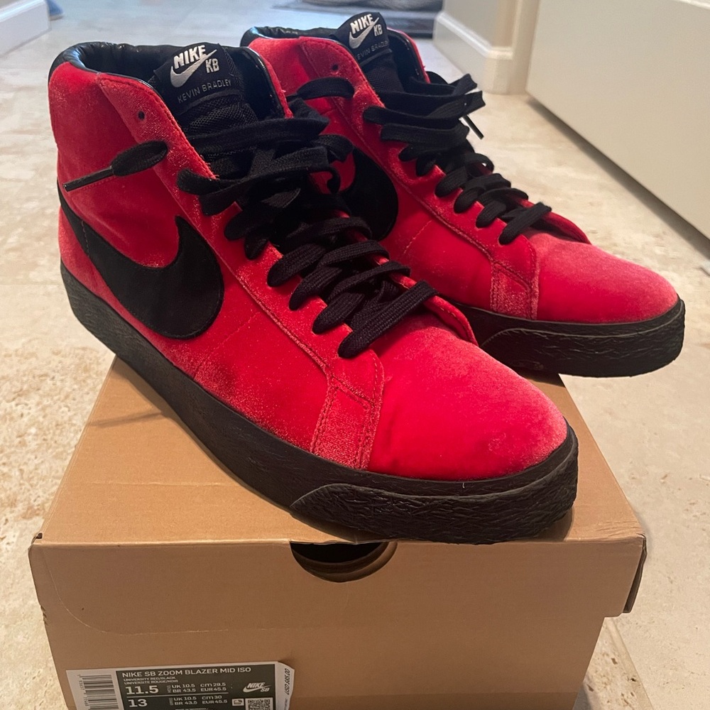 Nike SB Zoom Blazer Mid ISO Red Black Sneakers